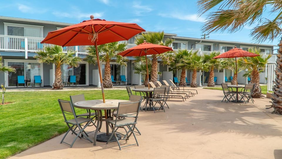 San Simeon Lodge Motel in Sierra Nevada