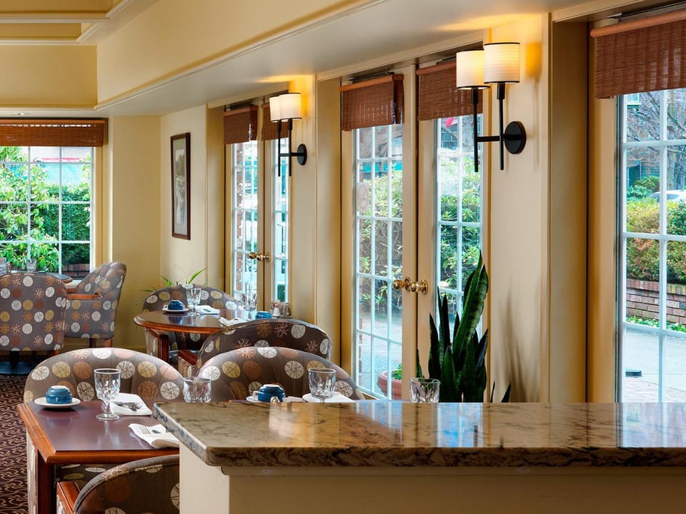Royal Scot Hotel & Suites, Trademark Collection by Wyndham Hotel in Victoria