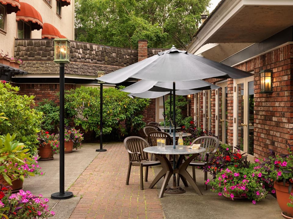 Royal Scot Hotel & Suites, Trademark Collection by Wyndham Hotel in Victoria