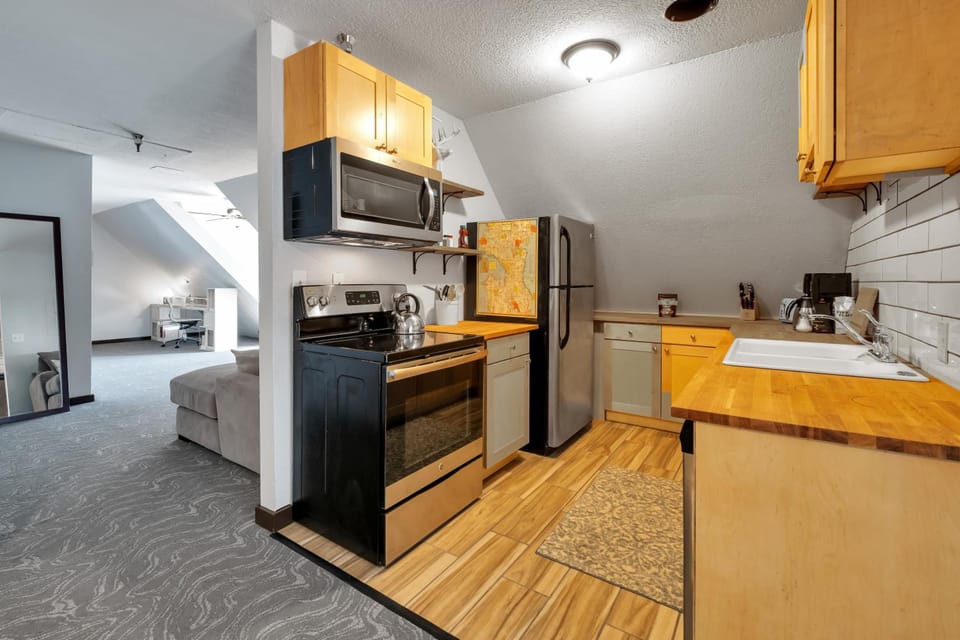 College Inn - European-Style Hotel Inn in University District