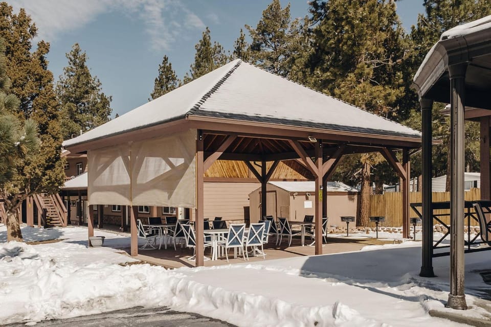 Vintage Lakeside Inn Hotel in Big Bear