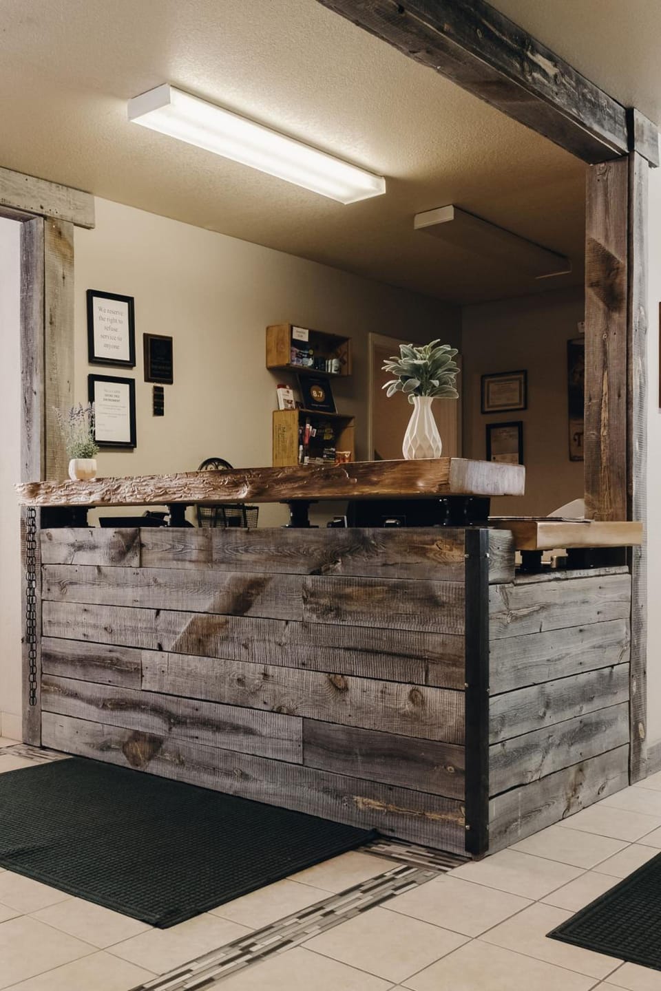 Vintage Lakeside Inn Hotel in Big Bear