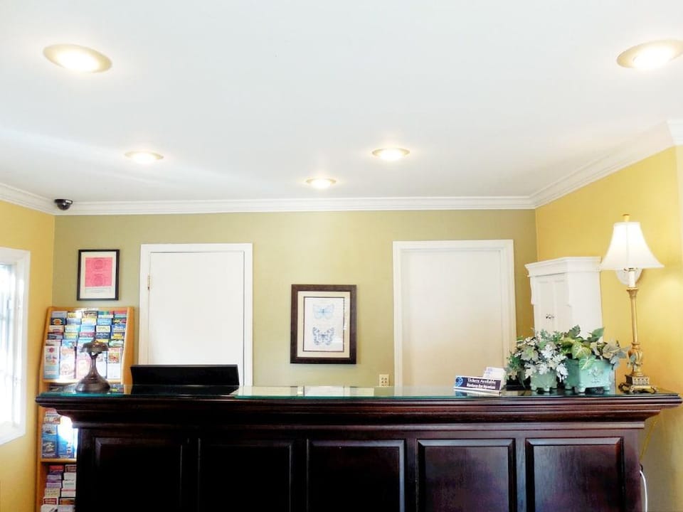 Sea Breeze Inn - Pacific Grove Inn in Pacific Grove