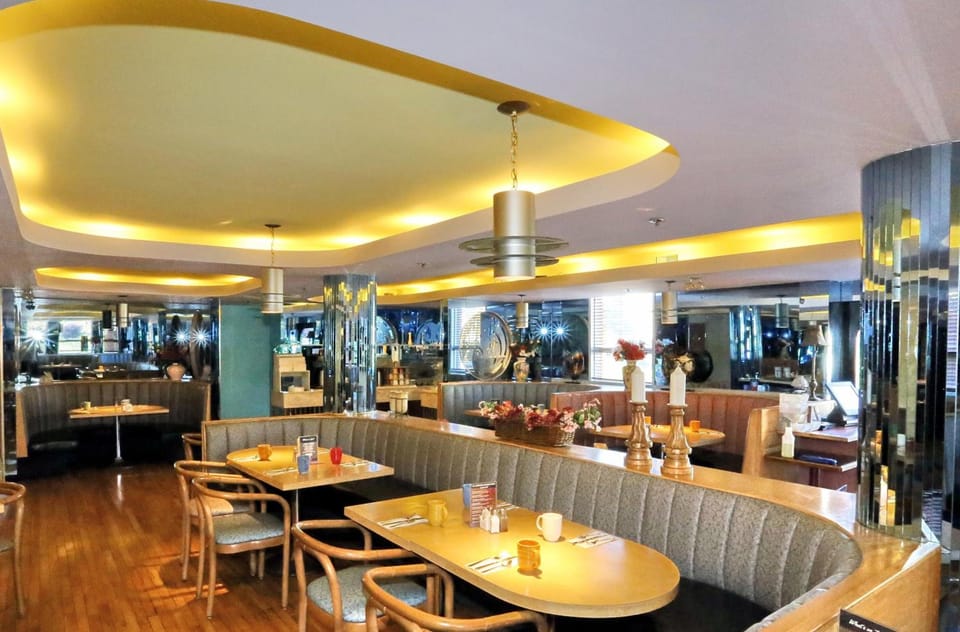 James Bay Inn Hotel, Suites & Cottage Hotel in Victoria