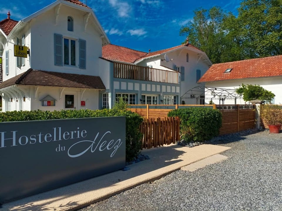 Logis Hostellerie du Neez Hotel in Nouvelle-Aquitaine