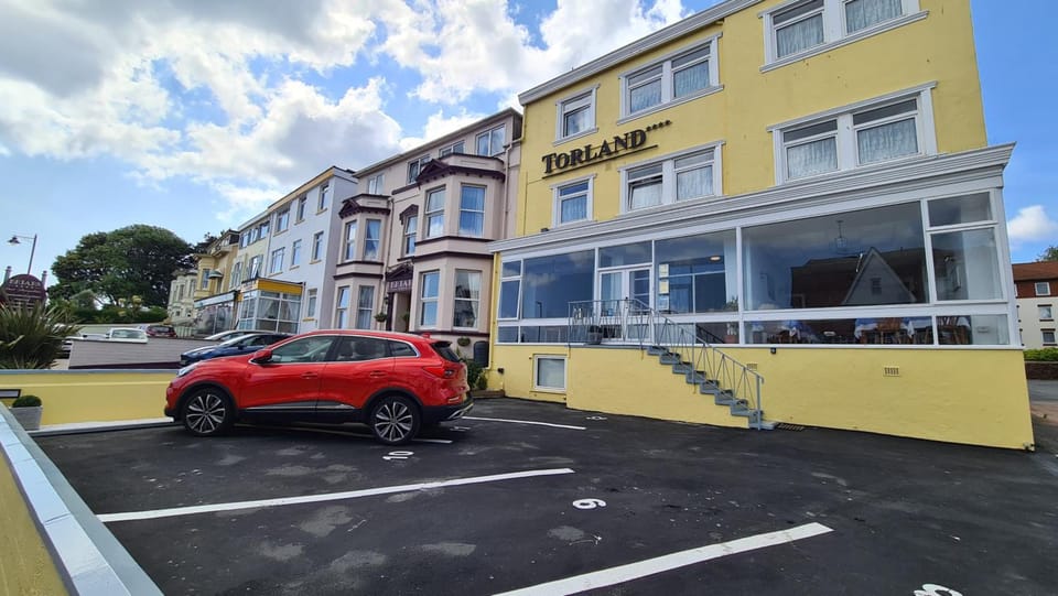The Torland Hotel - Paignton Seafront, Guaranteed free parking Hotel in Paignton
