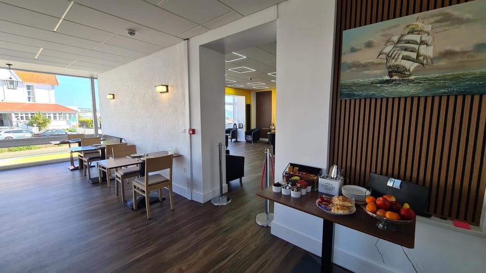 The Torland Hotel - Paignton Seafront, Guaranteed free parking Hotel in Paignton