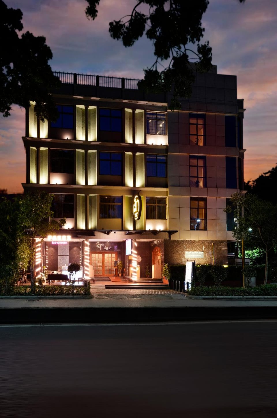 Cross Roads Inn Inn in Bengaluru