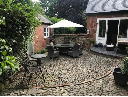 Pear Tree Cottage Courtyard Hotel in Wales