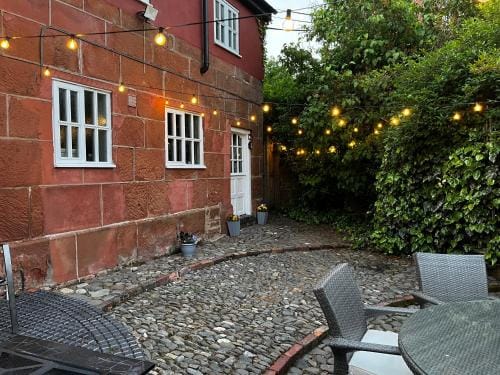Pear Tree Cottage Courtyard Hotel in Wales
