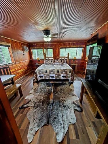Log Cabin Inn Hotel in Eureka Springs