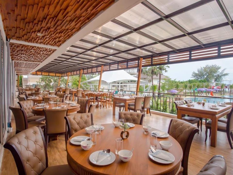 Saint Tropez Beach Resort Hotel Hotel in Thailand