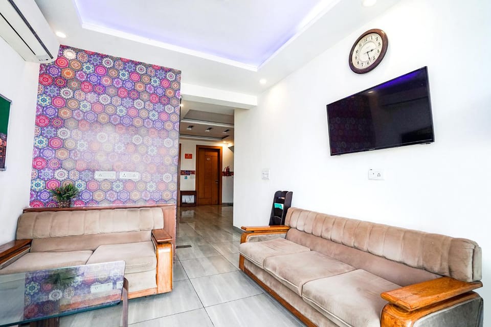FabHotel Emoji Stays Hotel in Gurugram