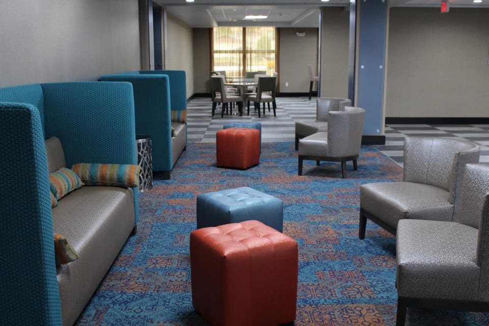 Holiday Inn Express & Suites Shawnee-Kansas City West By IHG Hotel in Shawnee