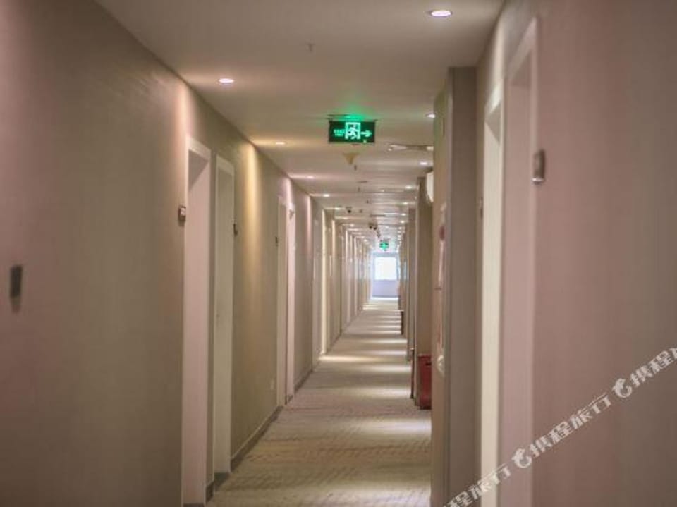 7 Days Premium· Shenzhen Zhuzilin Metro Station Hotel in Hong Kong