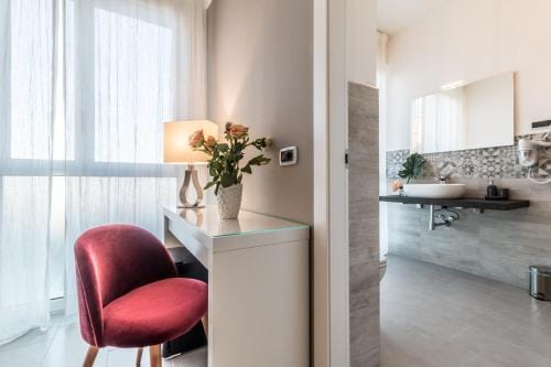 4 Star Suite SPA - Self Check-In Hotel in Bologna
