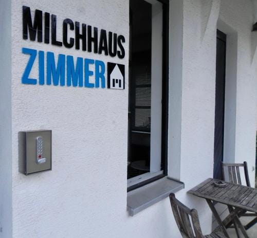 Milchhaus Zimmer - Tiny House Hotel in Albstadt