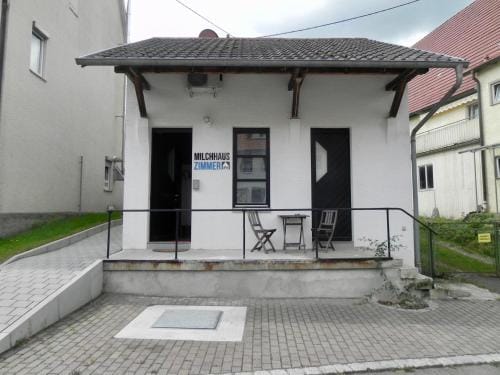 Milchhaus Zimmer - Tiny House Hotel in Albstadt