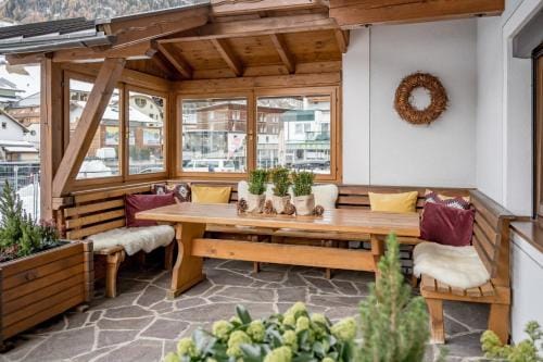 Bed & Breakfast Fender Hotel in Soelden