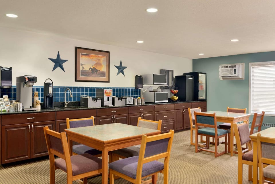 Travelodge by Wyndham Edson Hotel in Edson