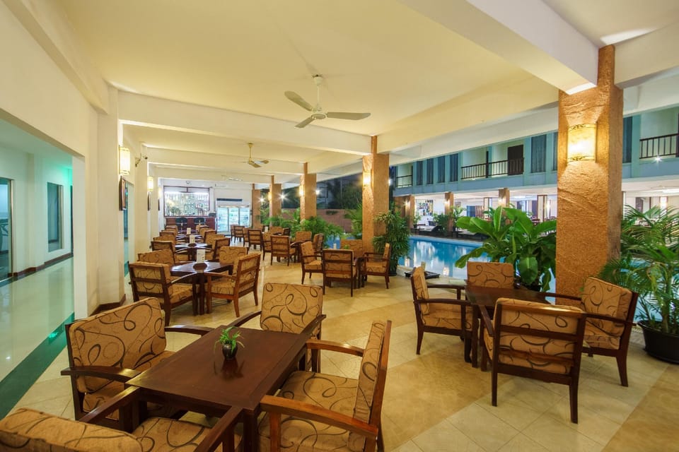 Poolside bar