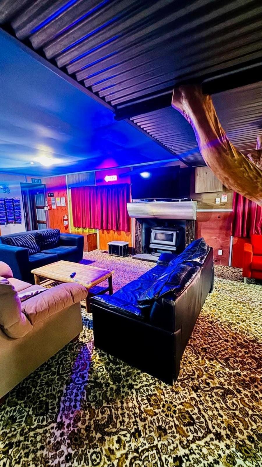 Shared lounge/TV area