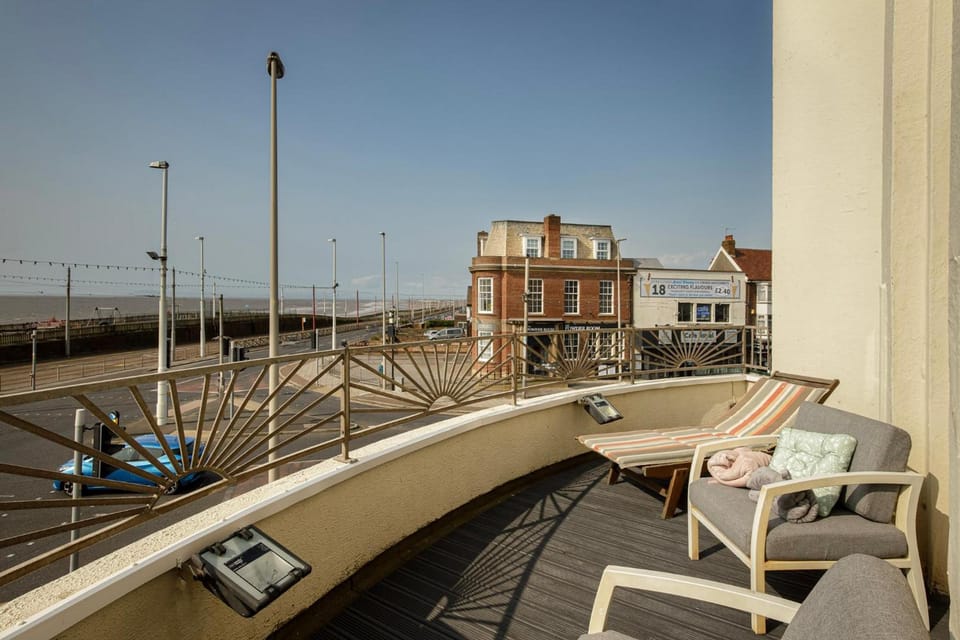 Granada Apartments Queens Mansions Hotel in Blackpool