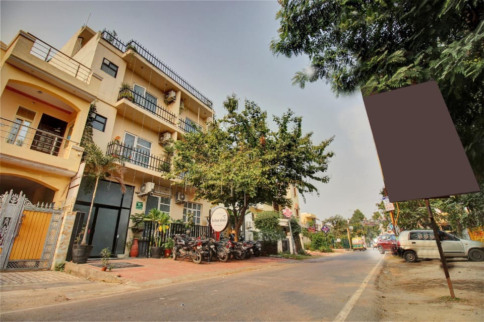 Super Townhouse Kachnar House Vikas Nagar Hotel in Lucknow