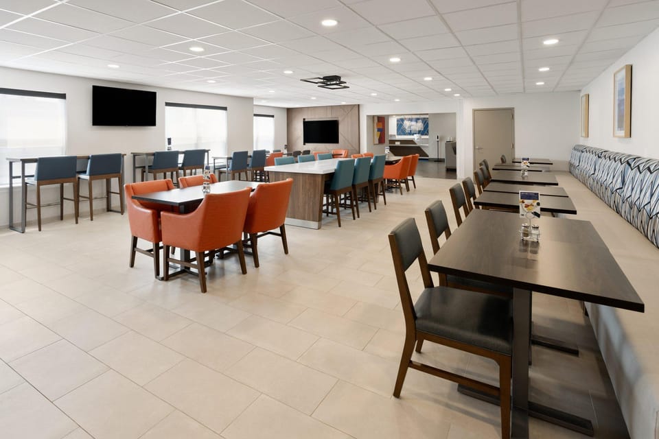 Holiday Inn Express & Suites Wyomissing By IHG Hotel in Reading
