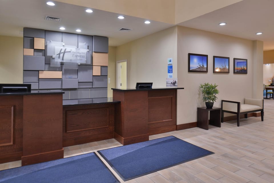 Holiday Inn Express & Suites Dearborn SW - Detroit Area By IHG Hotel in Dearborn Heights
