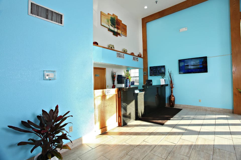 Coratel Inn & Suites By Jasper Newton Motel in Kansas