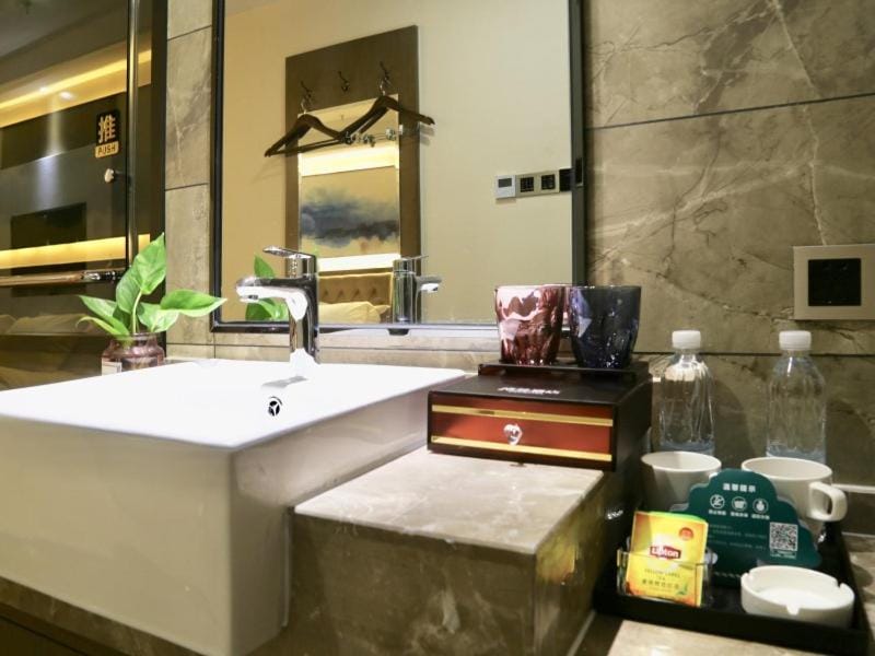 VX Hotel Wuxi Huishan District Luoshe Town Luocheng Avenue Hotel in Suzhou