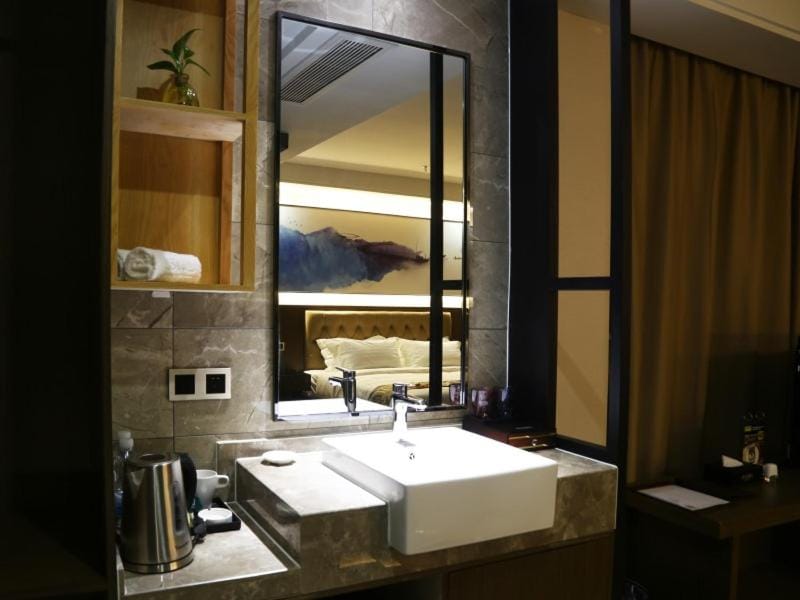 VX Hotel Wuxi Huishan District Luoshe Town Luocheng Avenue Hotel in Suzhou