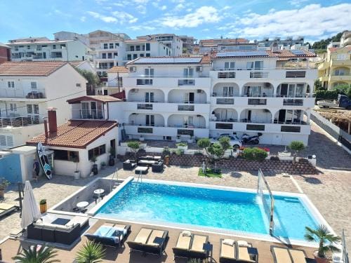 Luxury Apartments Silva with sea view Hotel in Okrug Gornji