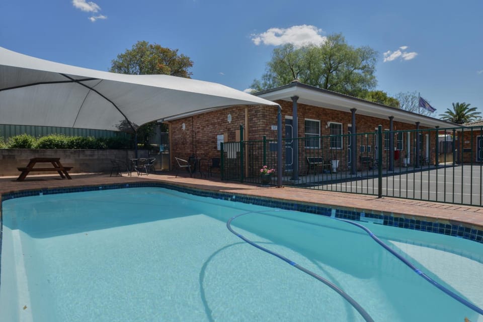 Cadman Motor Inn and Apartments Motel in Tamworth