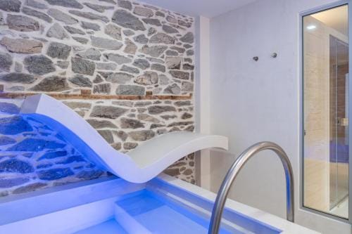 PomeGranate Suites Hotel in Kavala