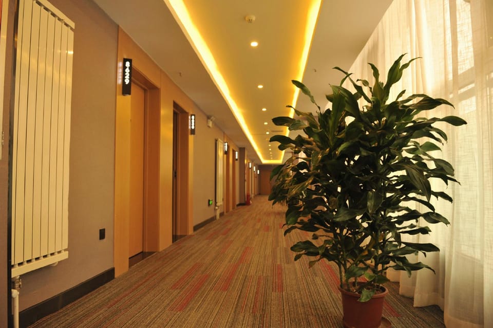 Thank Inn Plus Hotel Shanxi Taiyuan Xiaodian District Rongjun Bei Street High Speed Railway Station Hotel in China