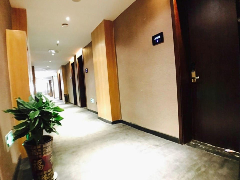 Thank Inn Hotel He'nan Zhengzhou Railway Station East Square Hotel in China