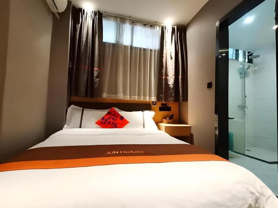Jun Hotel Hubei Wuhan Jianghan District Jianghan Road Walking Street Hotel in Wuhan