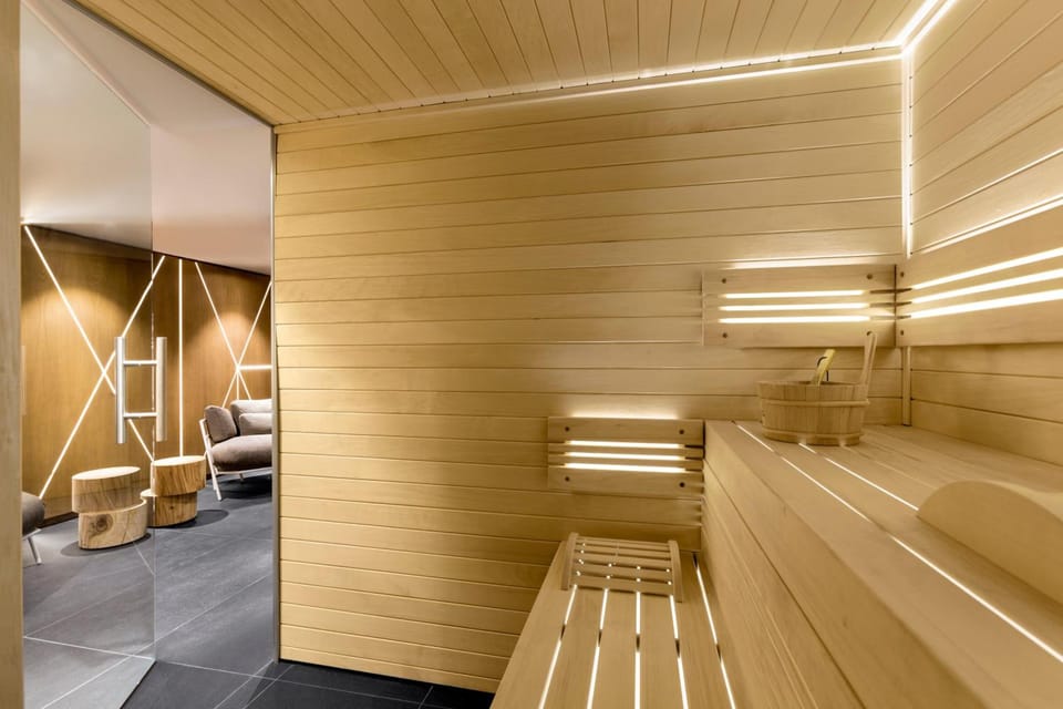 White 1921 Courchevel Hotel in Saint-Bon-Tarentaise