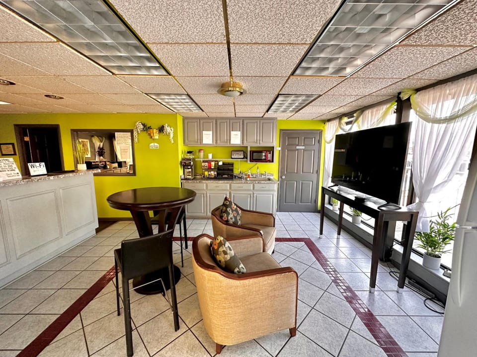 Shared lounge/TV area
