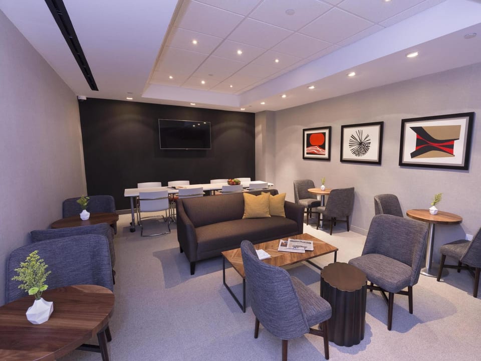 Shared lounge/TV area