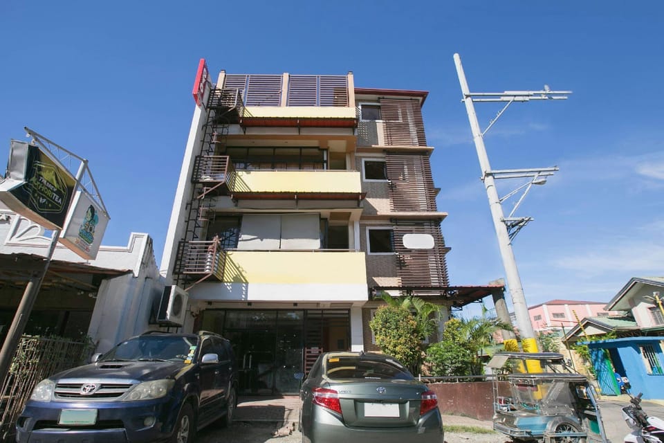 Rjat Guesthouse Hotel in Calamba