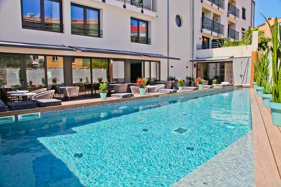 Swimming pool