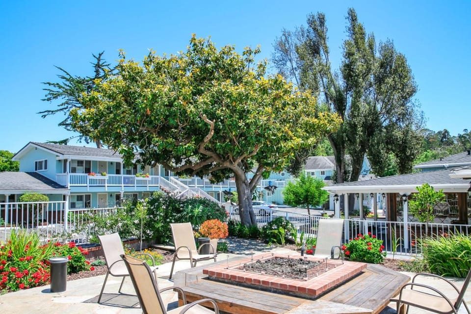 Bluebird Inn Inn in Cambria