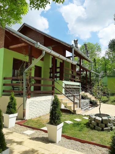 Pool and Villa Splav Dunavac Hotel in Novi Sad