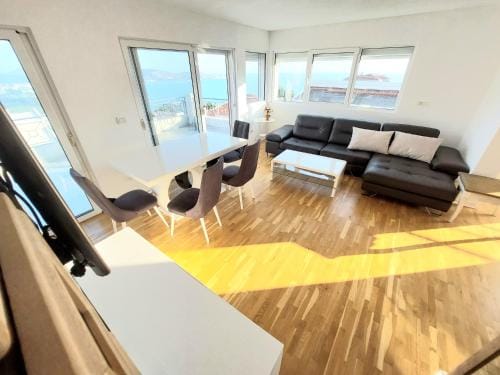 Apartment Sea & Mountain Hotel in Montenegro