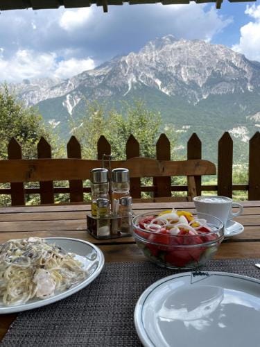 Hotel Vellezrit Guri Hotel in Montenegro