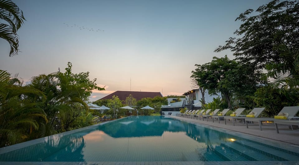 Swimming pool [outdoor]