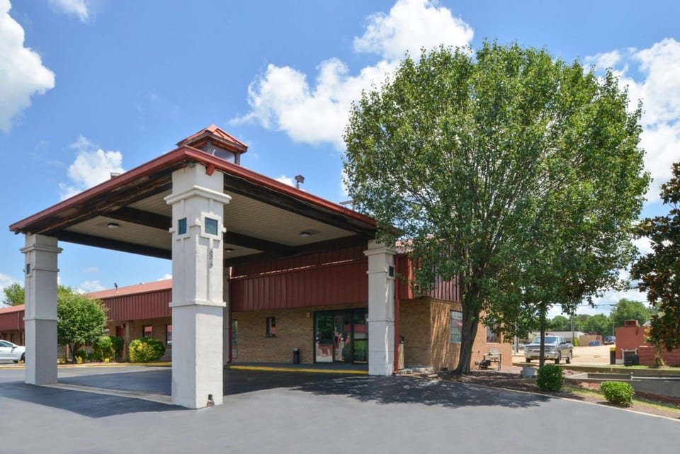 Americas Best Value Inn Batesville Hotel in Mississippi
